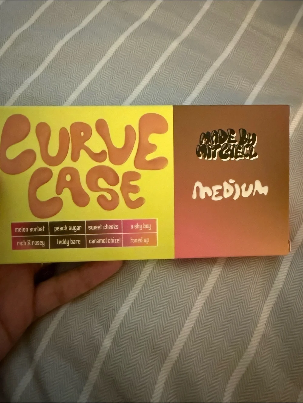 Curve Case Medium Eyeshadow Palette — versitile pallet